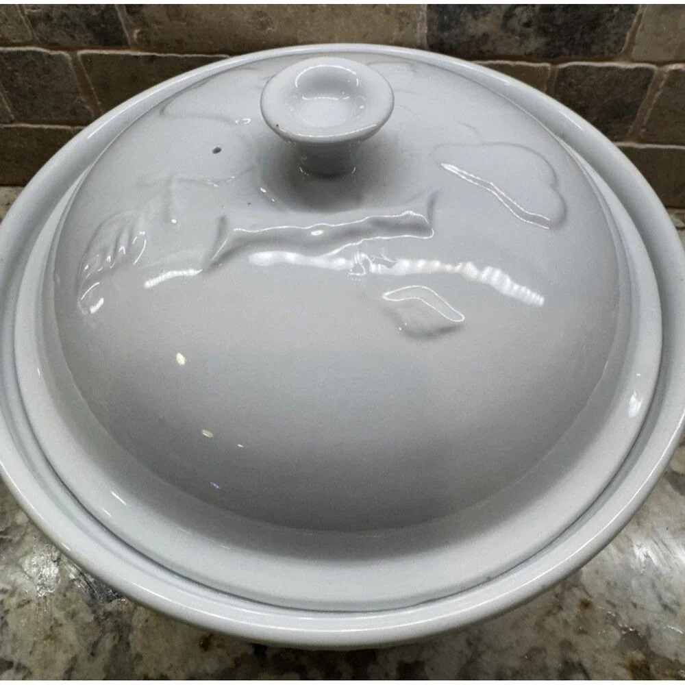 Crate & Barrel Chat Casserole Dish 2.75 Qt White Portugal Embossed Fruit